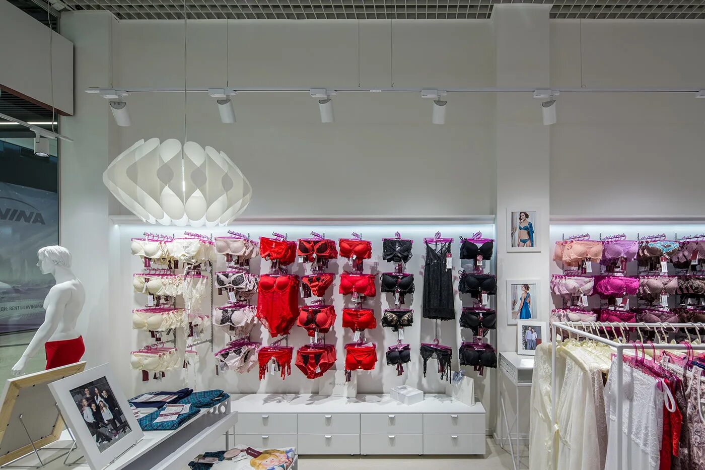 Lingerie shop. Магазин Нижнего белья. Отдел Нижнего белья. Витрина магазина Нижнего белья. Оборудование для Нижнего белья.