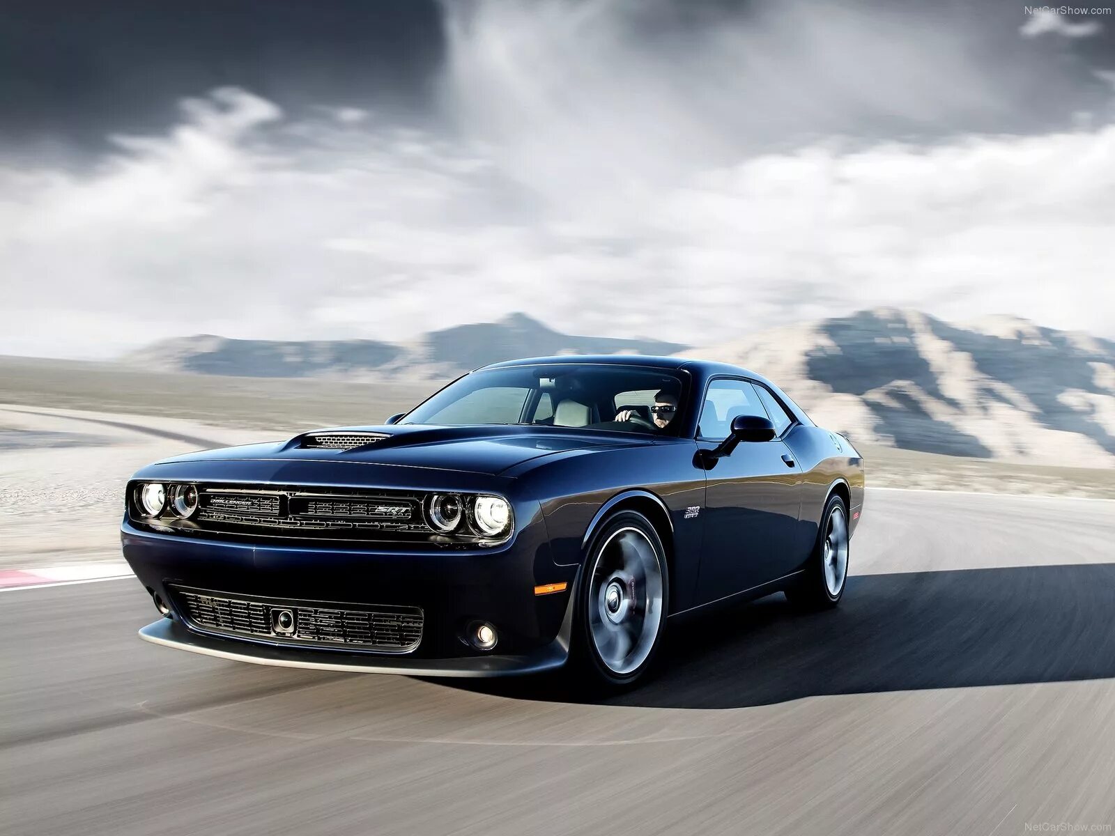 Дочь челленджер. Додж Челленджер СРТ 2016. Dodge Challenger 2015. Додж Челленджер СРТ 2015. Dodge Challenger СРТ.