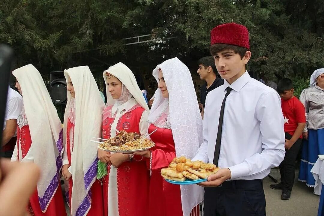 Турков в контакте. Национальная одежда турков месхетинцев. Национальный костюм Ахыска турков. Турецкий месхетинец. Турки-месхетинцы народы Азербайджана.