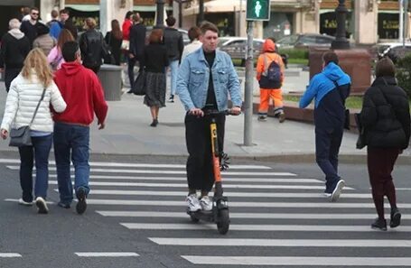 Запреты езды по европе. Запретить ездить на самокатах по тротуарам. Депутаты предлагают запретить ездить на самокатах по тротуарам. Enhanced pedestrian a5.