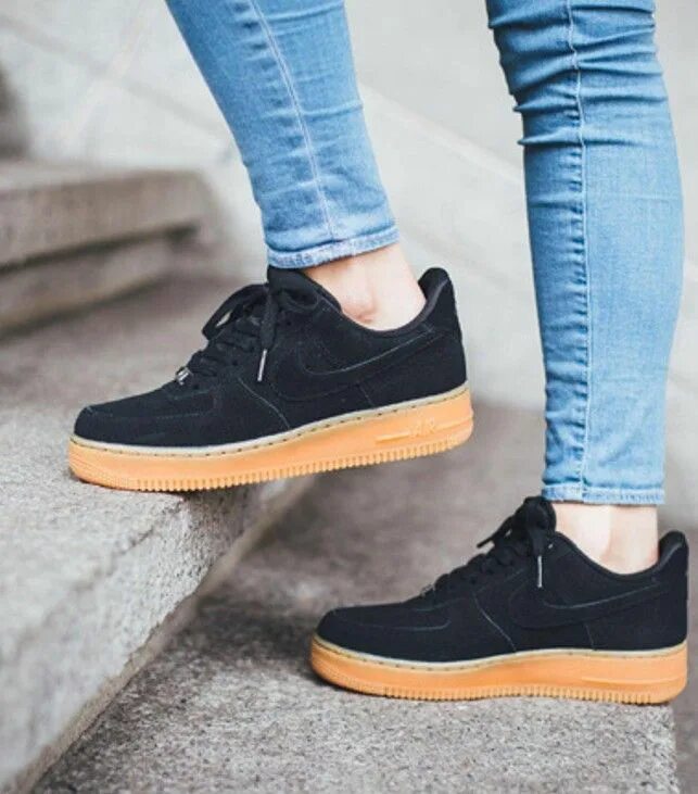 Найк замша. Nike Air Force 1 Low замшевые. Nike Air Force 1 Suede Black. Nike Air Force 1 замша. Nike Air Force 1 замшевые черные.