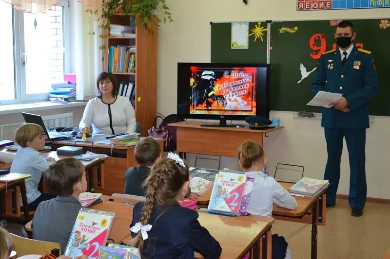 Пожарная безопасность школьникам. Школа безопасности. Правила пожарной безопасности. Мероприятие безопасность для школьников. Правила безопасности для школьников в школе.