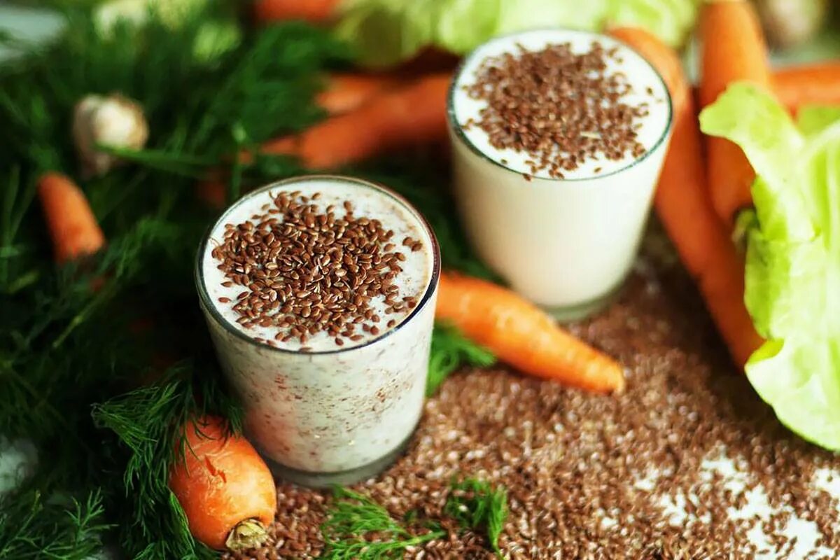 Смузи с отрубями. Кефир и семена льняное. Кефир и лен. Кефир с льняным семенем. Кефир с льном можно на ночь.