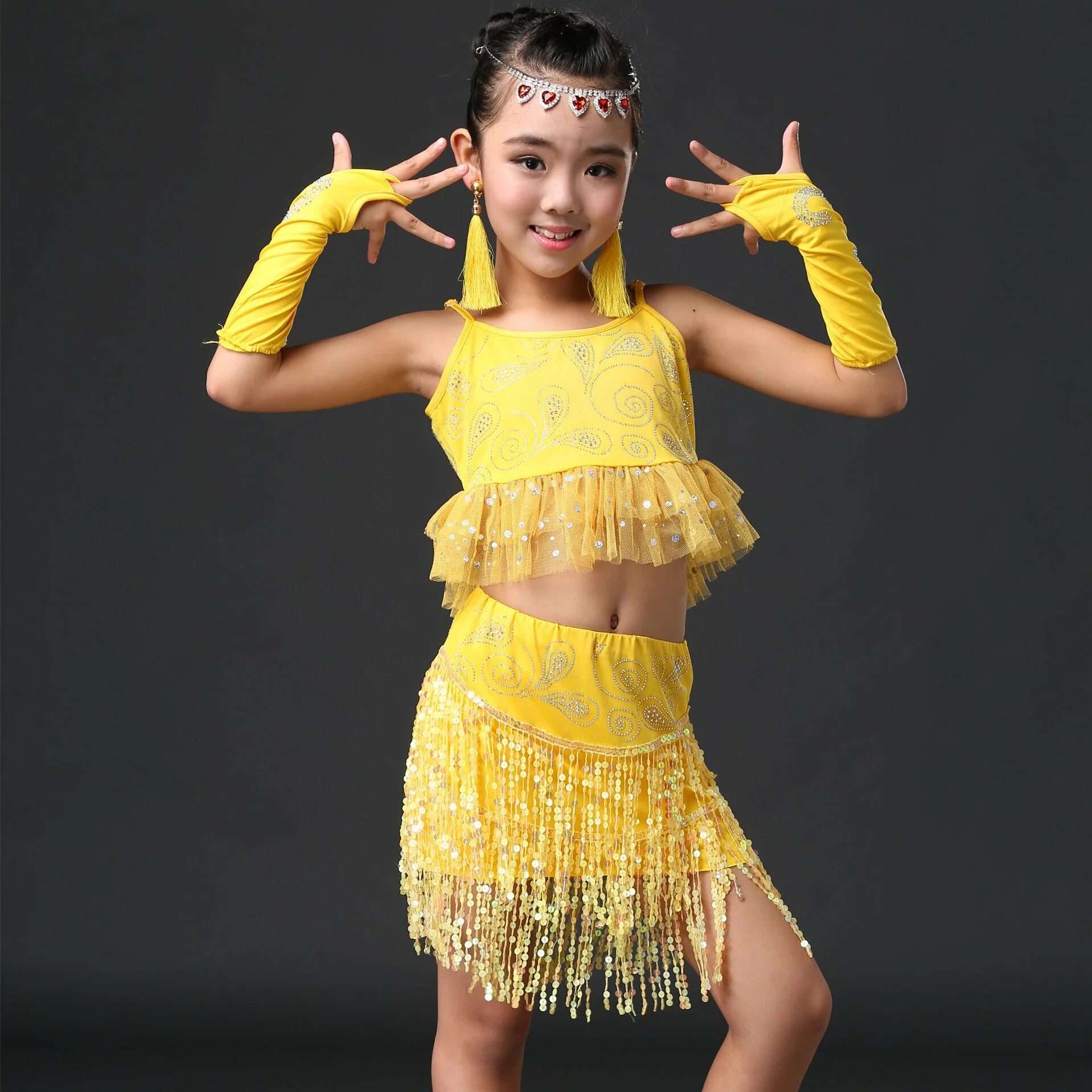 Платье для танцев для девочки. Детские платья с бахромой. Латина костюмы для танцев. Латиноамериканский костюм для девочки. Конкурсные платья латина.