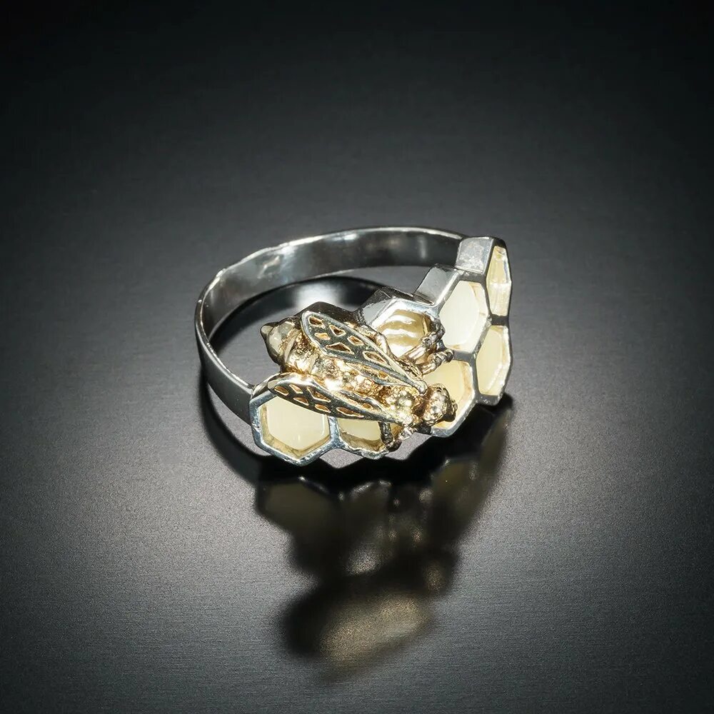 Серебряное кольцо соты. Кольцо сота. Кольцо 93010702 серебро 925. Кольцо соты золото. Кольцо с сотами.