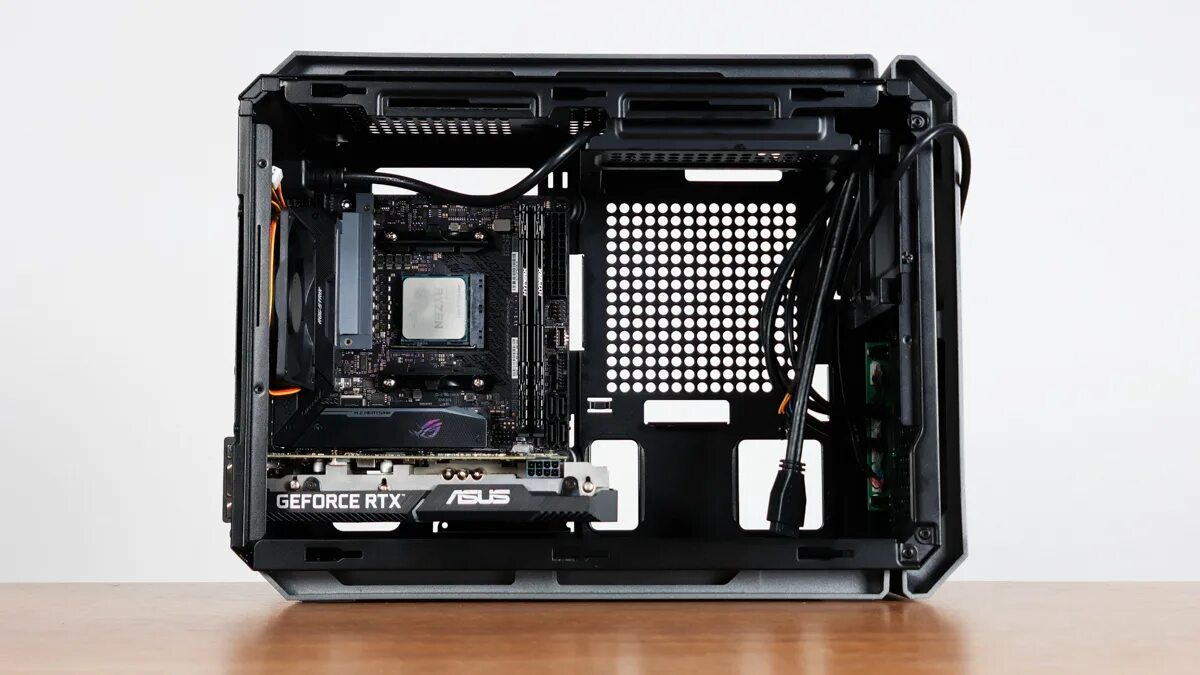 Tuf gaming z790 pro. Корпус cougar Mini ITX. Корпус cougar QBX. Cougar QBX Black Mini-ITX. Корпус cougar QBX белый.