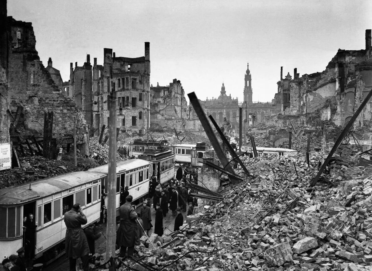 Дрезден до бомбардировки 1945. Бомбардировка Берлина 1945.