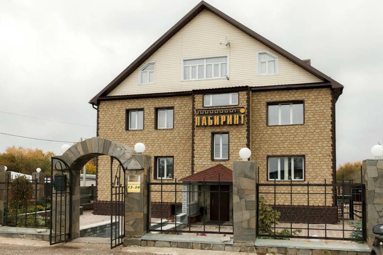 Отель лабиринт гороховец. Кафе лабиринт гороховец. Лабиринт гороховец. Кафе лабиринт гороховец. Терем пришлецова в гороховце.