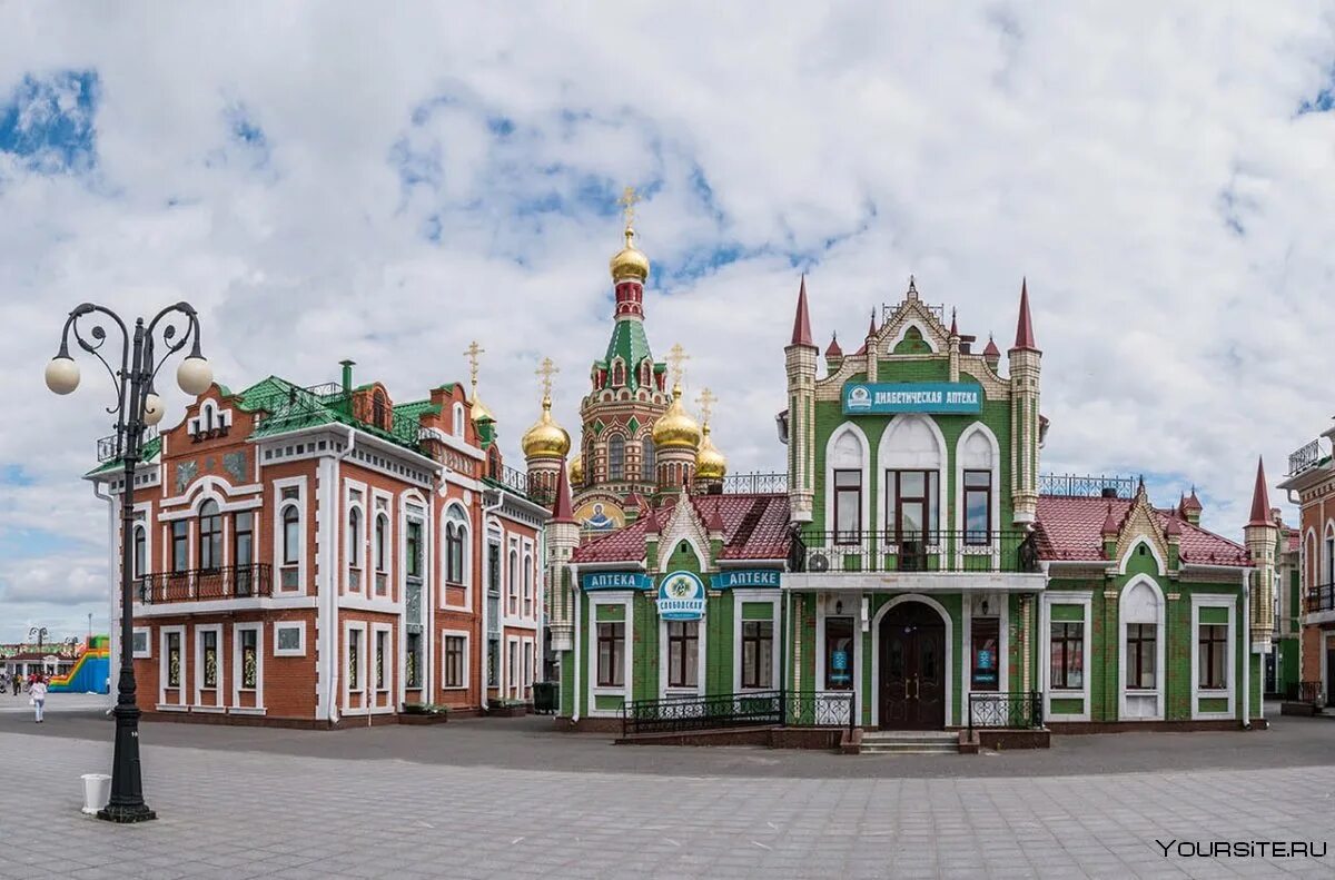 Город Йошкар-Ола. ГУМ город Йошкар Ола. Набережная Йошкар-Олы вид сверху. Город Йошкар-Ола Республика Марий Эл.