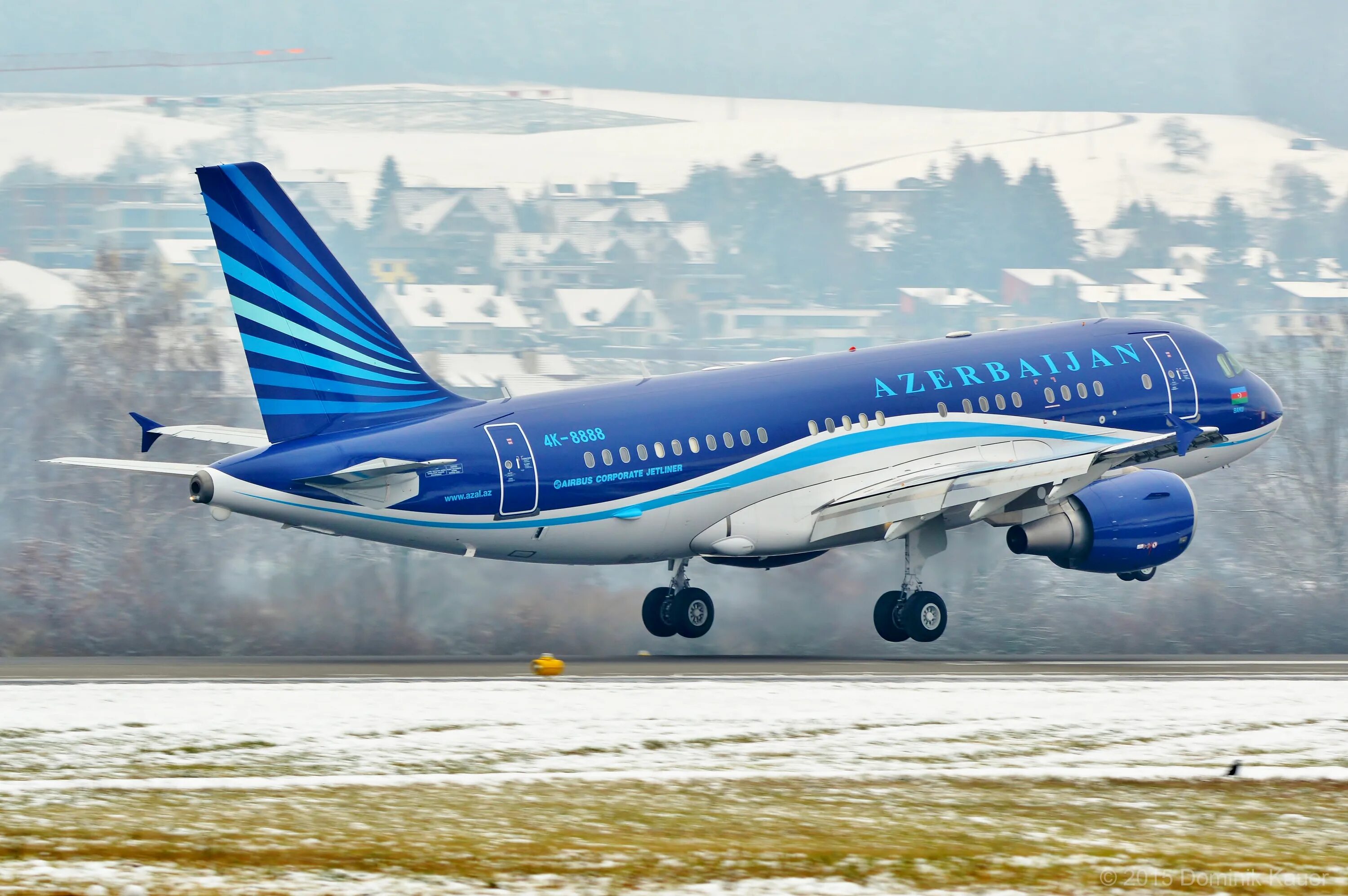 Сайт азал авиакомпания. Airbus a319 АЗАЛ. Airbus a319 Azerbaijan Airlines. Airbus a320 АЗАЛ. A319 AZAL.