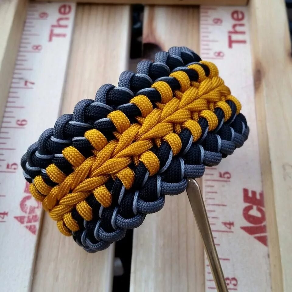 DIY Paracord Bracelet. Широкий браслет из паракорда. Плетеные браслеты паракорд. Паракорд браслет плетение.