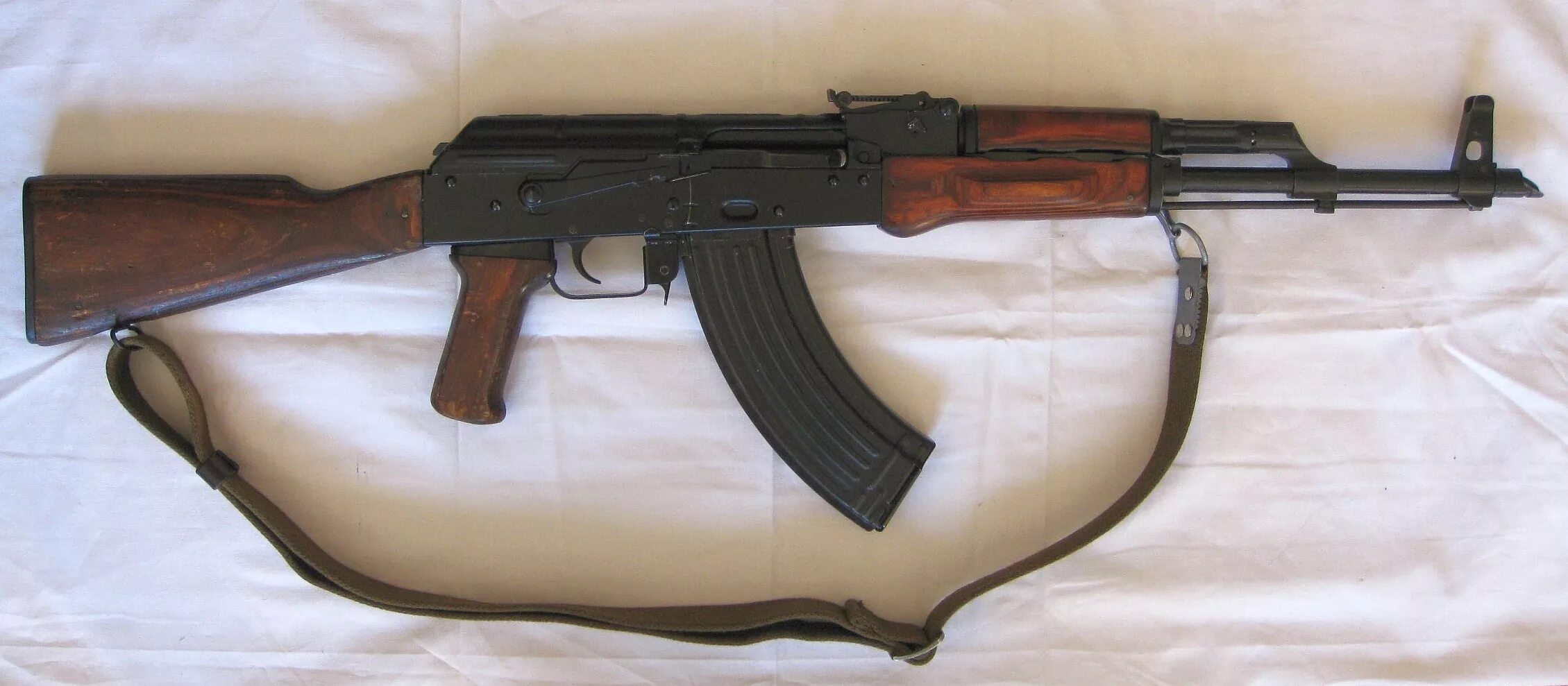 Автомат АКМ 7.62. Модернизированный АКМ 7.62. АК 47 АКМС. АКМ АКМС ак74.