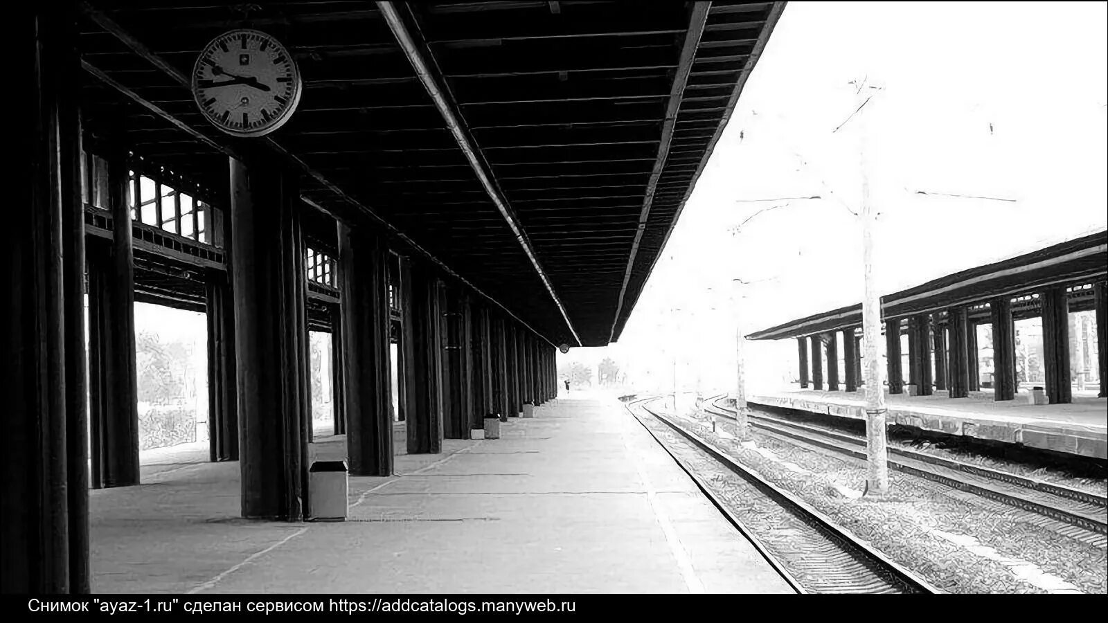 Длинный перрон. Перрон вокзала 1940е. Пустой перрон пустой вокзал. ЖД вокзал Днепропетровск Перон. Перон старый Железнодорожный вокзал.