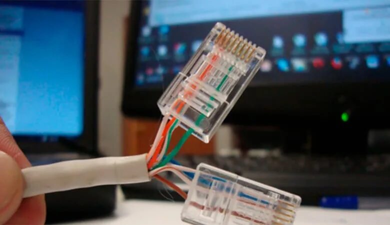 Разъеденных подключить интернет. Коннектор RJ-45 обжатие отверткой. Обжим коннектора RJ-45 4 жилы. Обжать кабель RJ-45 ПК-роутер. Обжимка коннектора RJ-45 2 пары.