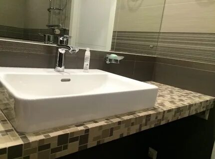 Раковина в столешнице из плитки