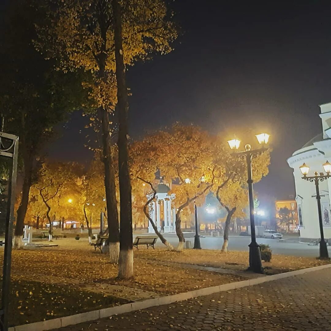 Октябрь ижевска. Красивые места в Ижевске ночью. Ижевск ночью осенью. Белые ночи Ижевск. Ночной Ижевск октябрь.