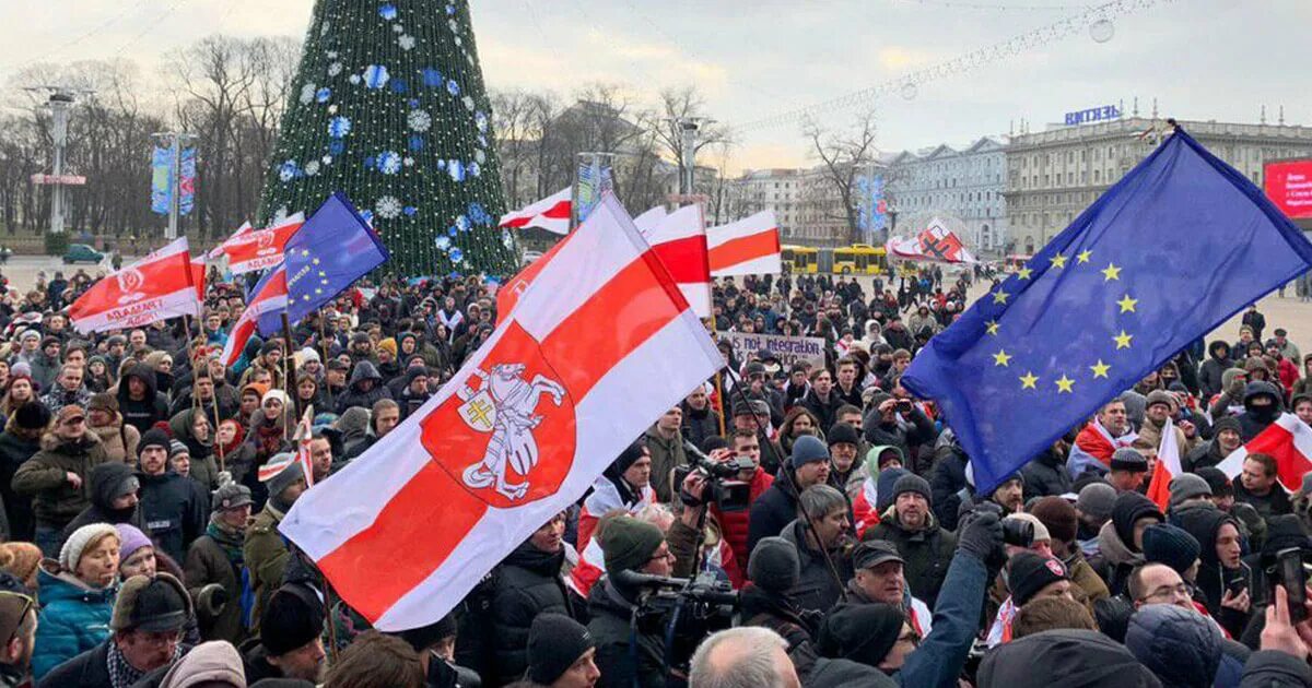 Митинги в Беларуси 2019. Митинги в Европе. Митинг с флагами ЕС. Беларусь и ЕС. Митинг флага