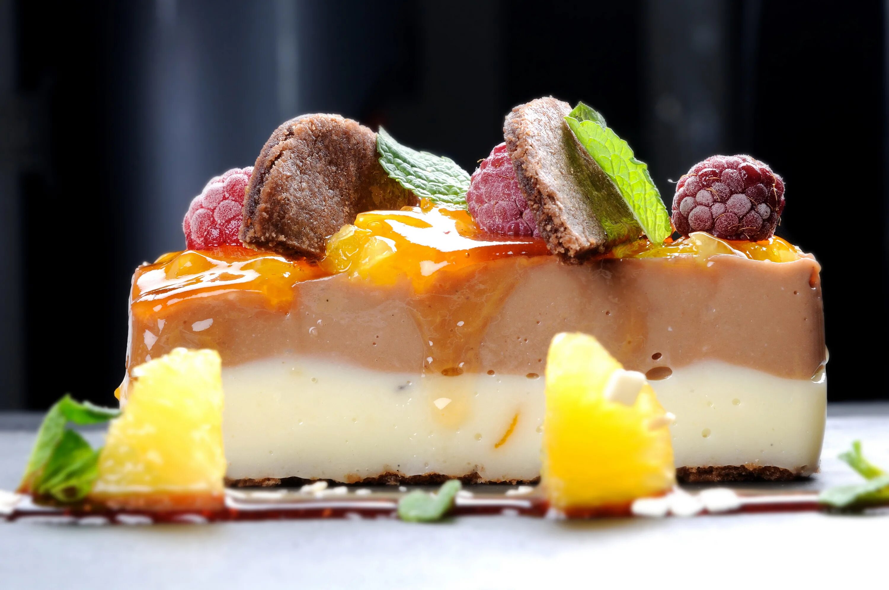 круглый десерт. сладкие блюда и десерты. главный десерт. десерт мороженое семифредо. для пудингов.