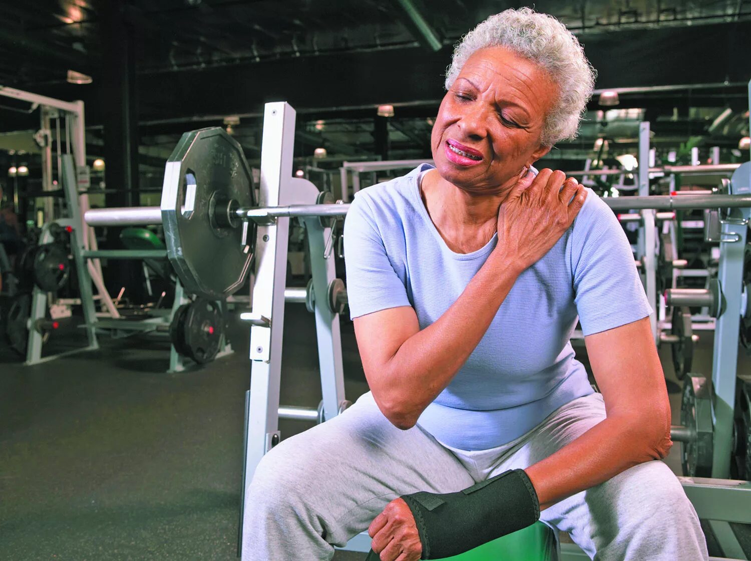 суставы после 50 у женщин. пилатес для пожилых людей. суставы после 50 у женщин. ножки пожилых. физкультура для пожилых.