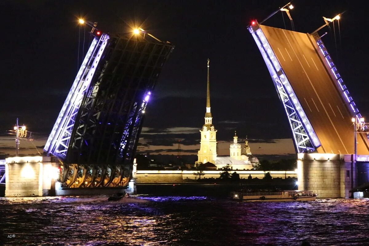Разводка дворцового моста