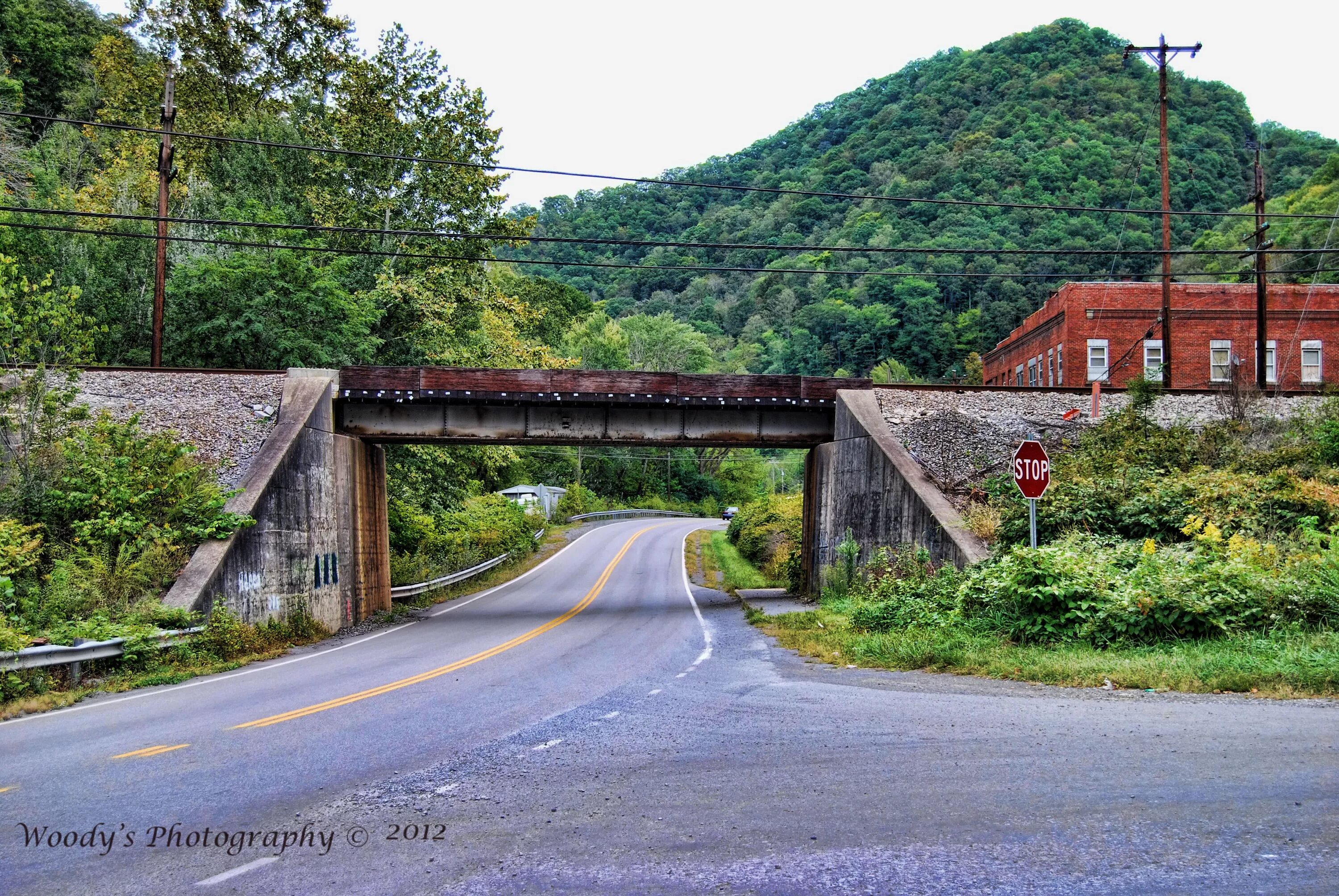 County roads. Западная Вирджиния медвежья гора. Западная Вирджиния границы. Вест Вирджиния. Западная Вирджиния Развилка.