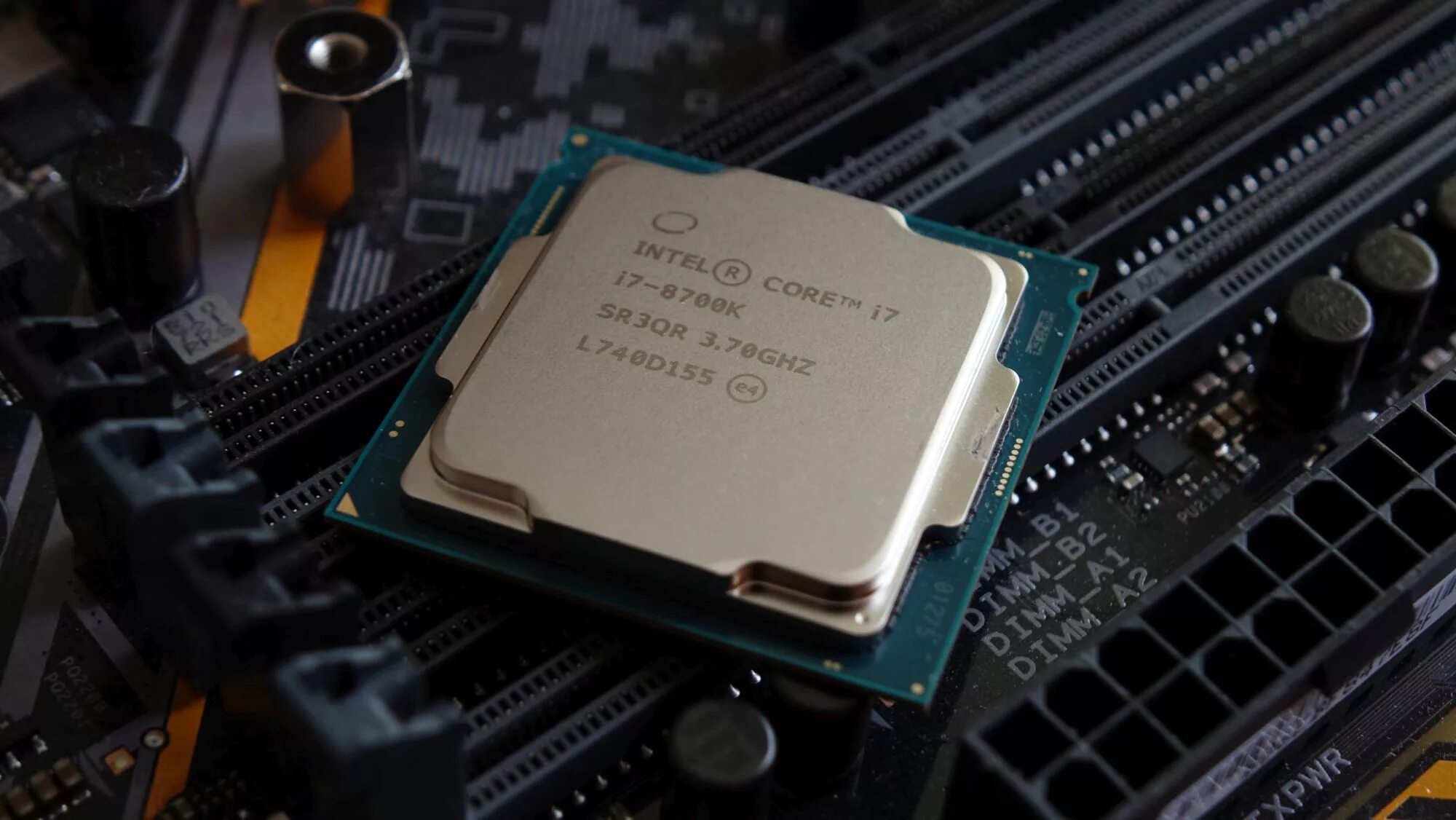 Intel поддержка памяти. Intel Core i7-8700k. Intel i7 8700. CPU i7. Intel Core i7 контакты.