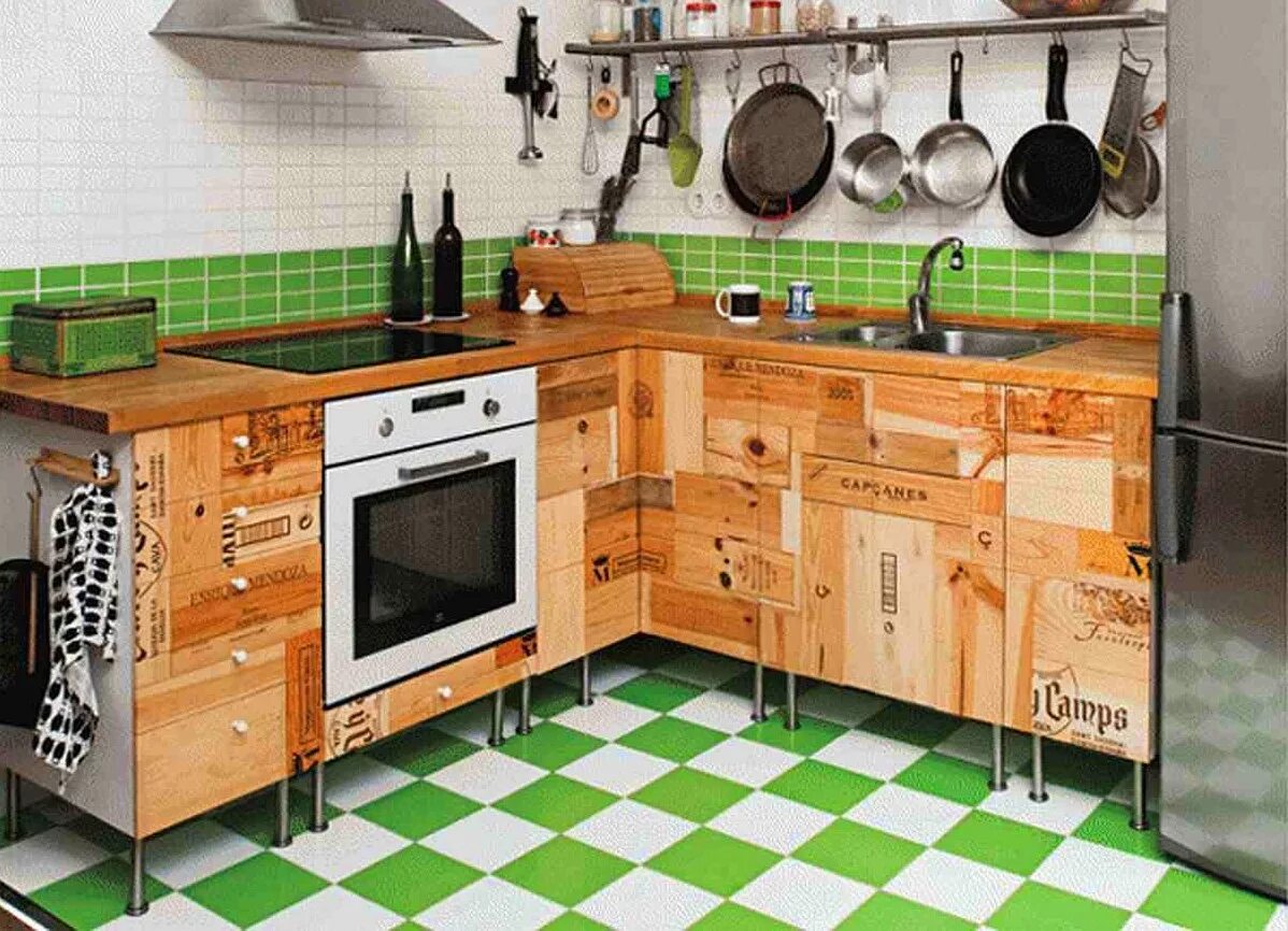 Сделать кухню дома своими руками. Самодельная кухня. Самодельная мебель для кухни. Самодельные кухонные гарнитуры. Кухонный гарнитур соимируками.