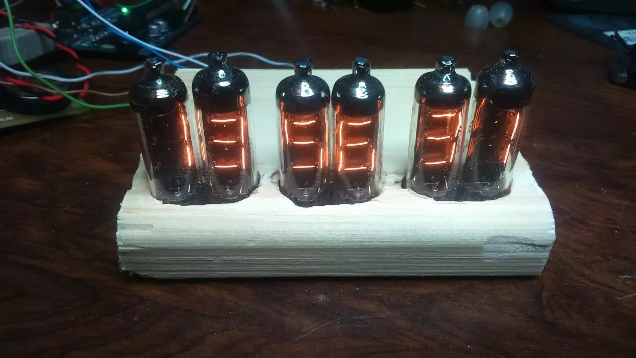 Ардуино часы на индикаторах. Ламповые часы на ардуино. часы на 74hc595 arduino. семисегментный газоразрядный индикатор. часы газоразрядный индикатор arduino.