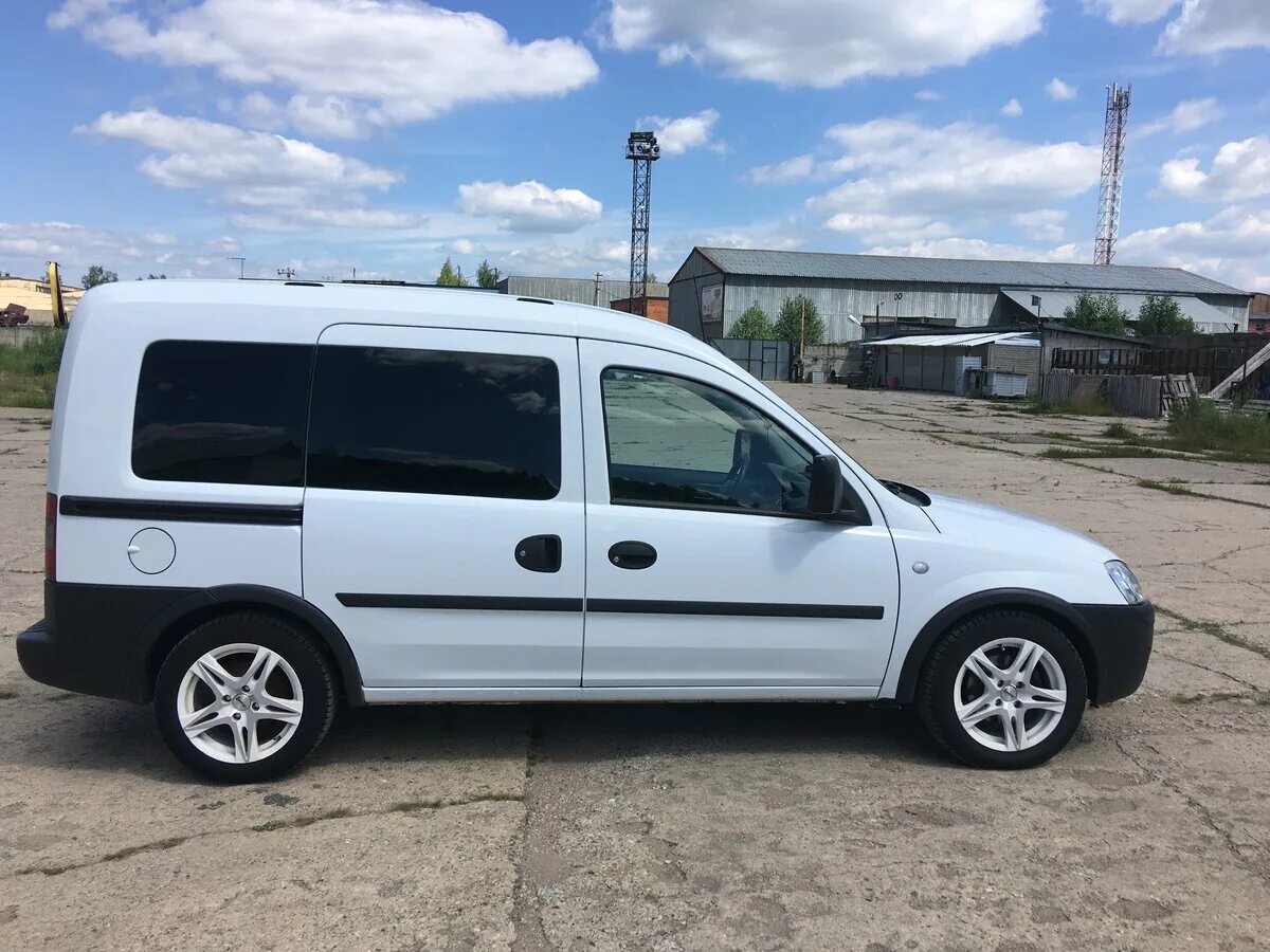 Авито комбо. Opel Combo 2005. 2008 Opel Combo 1.3. Опель комбо 2008. Opel Combo c van 2008.