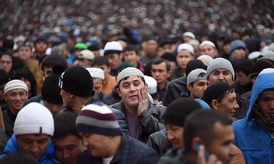 Митинг мусульман. Митинги мусульман в Европе. Митинг мусульман в Москве. Мусульман люди группа.