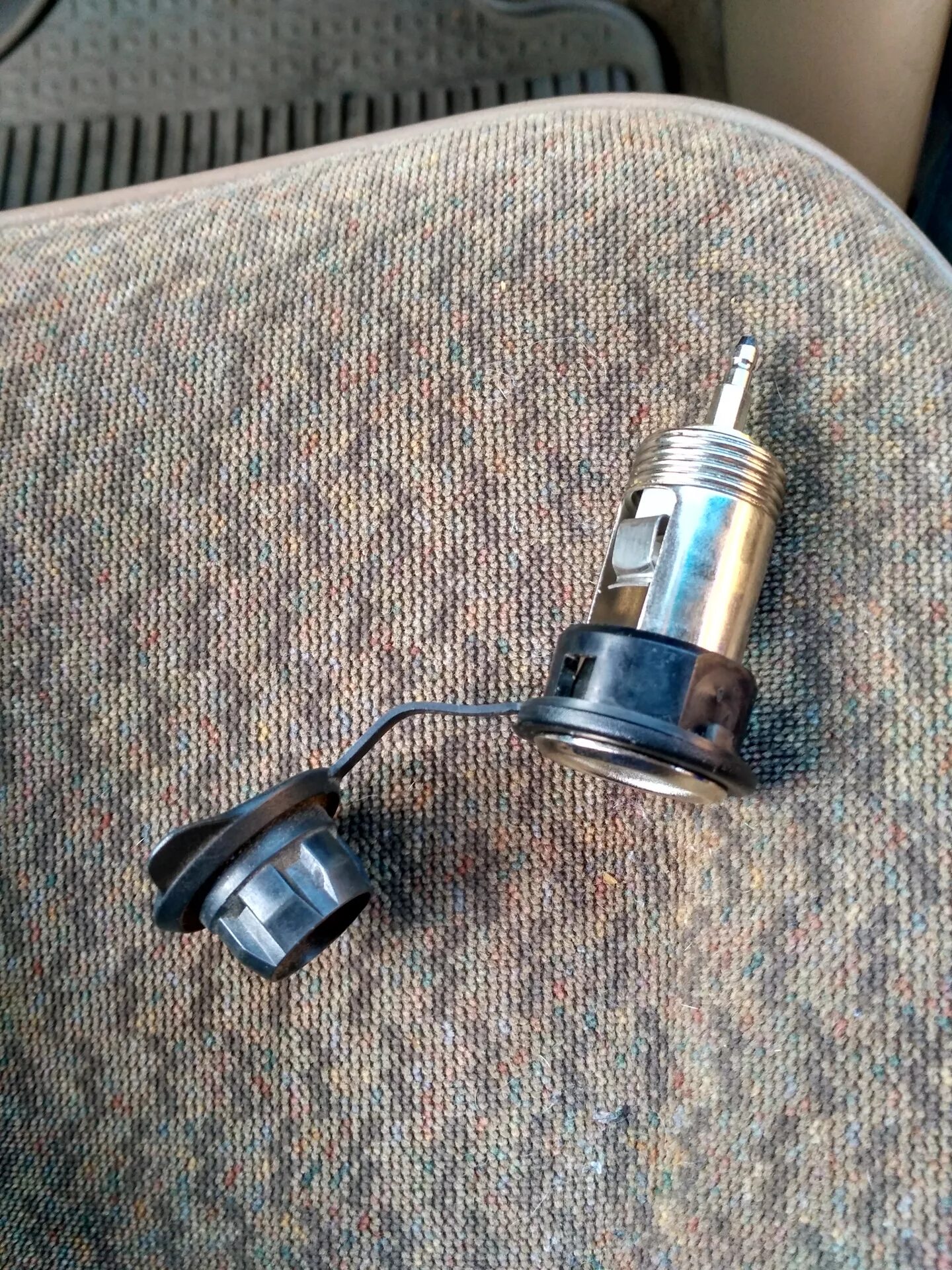 12v 120w прикуривателя. Гнездо прикуривателя даф 105. Прикуриватель даф 105. Автомобильного прикуривателя разъем 16a с usb корпуса пустые. Гнездо прикуривателя камаз 24в.