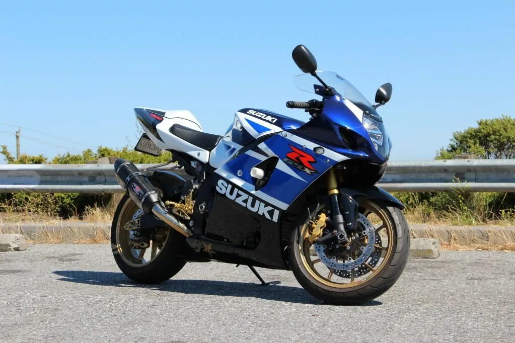 Купить сузуки 1000. Suzuki GSX R 1000 k3. Suzuki 1000 Suzuki GSXR. Suzuki GSX R 1000 k10. GSXR 1000 k3.