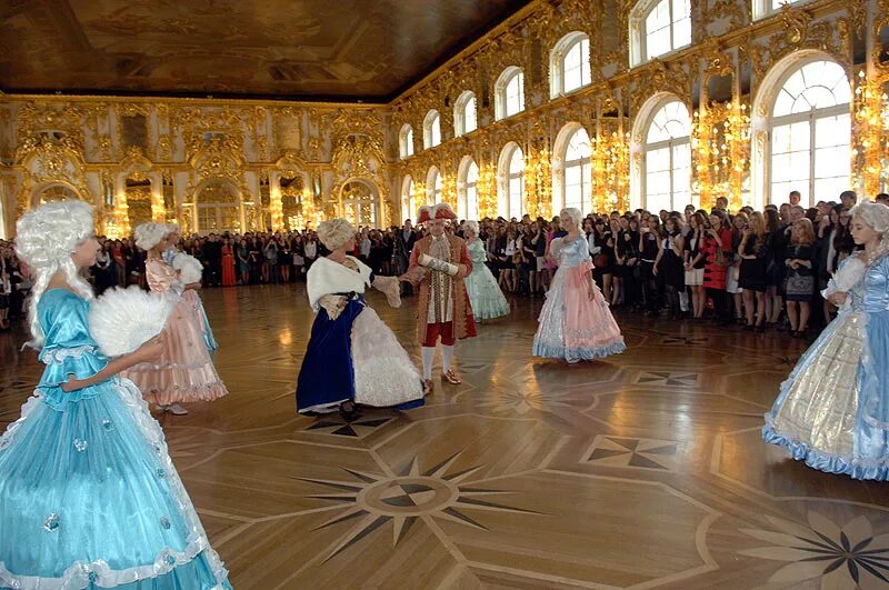 Первые балы в мире. Николаевский дворец бал. Королевский дворец бал Золушка. Бал во Дворце. Средневековый бал.