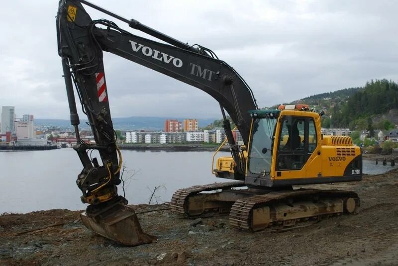 Экскаватор Volvo ec210blc Prime. Volvo 210 экскаватор. Вольво 290 экскаватор. Гусеничный экскаватор Вольво 290.