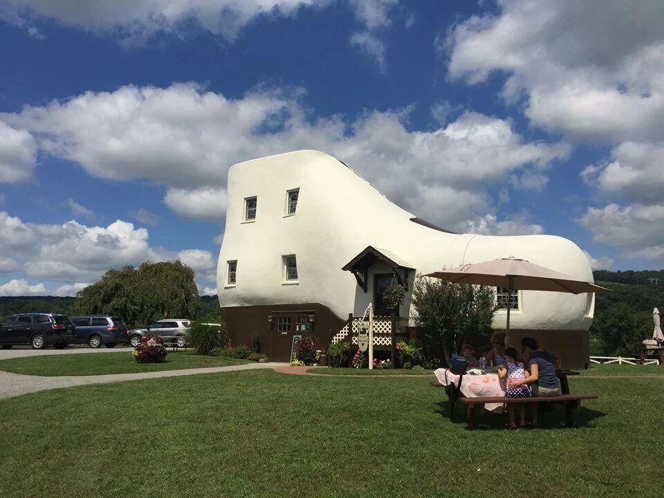 Дом необычных людей. Дом-башмак (shoe house). пенсильвания, америка.. дом-ботинок, штат пенсильвания, сша.. дом-ботинок пенсильвания сша. haines shoe house штат пенсильвания сша.