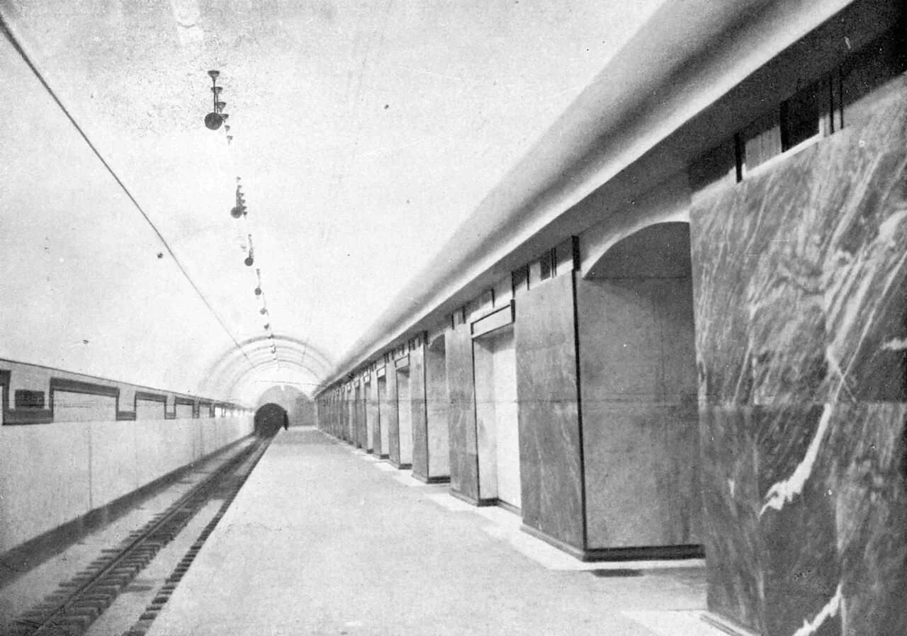 Чистые пруды (станция метро)эскалатор. Павильон метро чистые пруды. Станция московского метрополитена чистые пруды. Станция метро чистые пруды снаружи. Московский метрополитен 1935 эскалаторы.