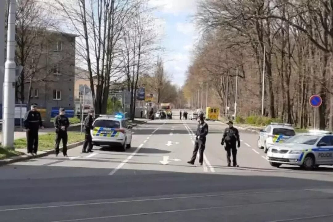 Митинги в поддержку украины. Чехия новости сегодня. Рухнула карусель. Новости праги 420. Новости чехии 420.