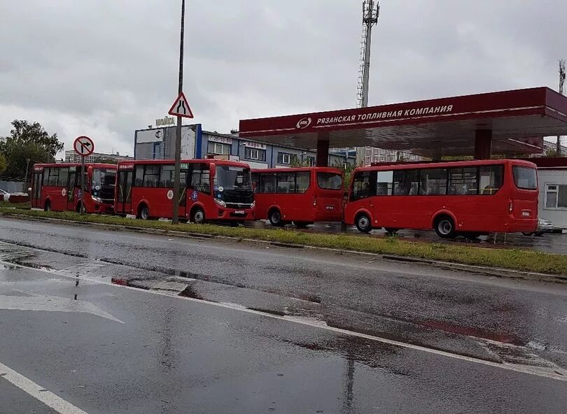 Красные автобусы в Рязани. Калужский автобус красный. Рязаньтрансавто. Красный автобус город Рязань.