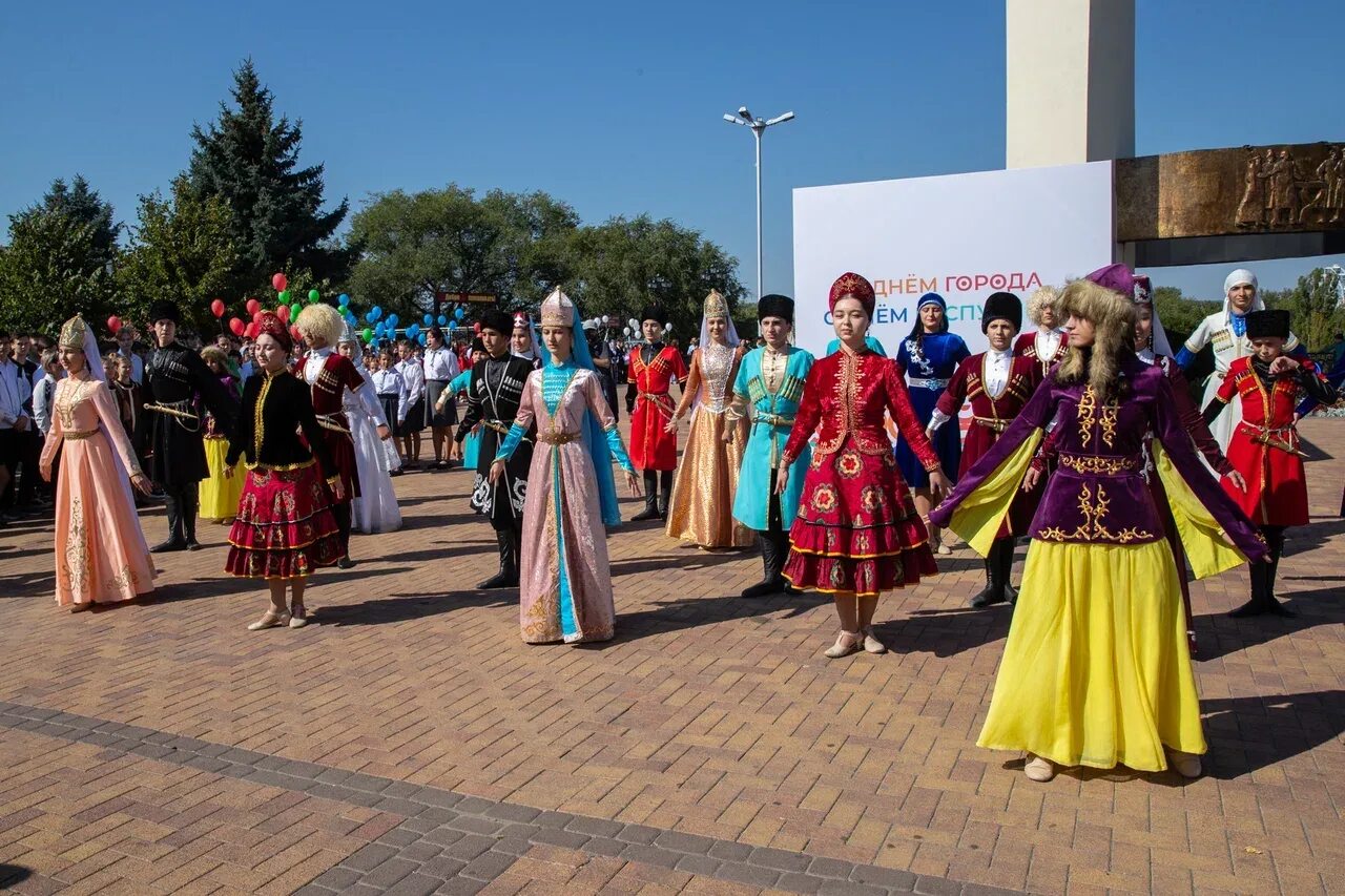 Южный черкесск. Черкесска. Достопримечательности Черкасска сегодня. Черкесские достопримечательности. Руководитель день Республики в КЧР.