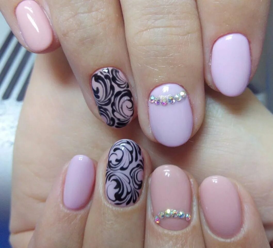 Pin by Whitney Ulrich on Nails Glitter nail art, Cute nails, Manicure