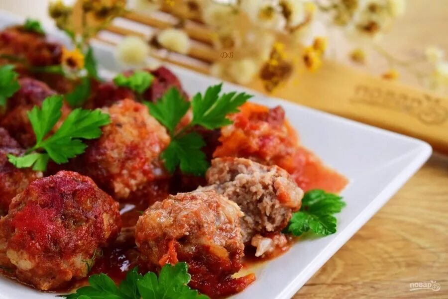 Тефтели в томатном соусе пошаговый рецепт. Тефтели жаркоп. тефтели из мяса. тефтели с рисом в томатном соусе. тефтели мясные в томатном соусе.