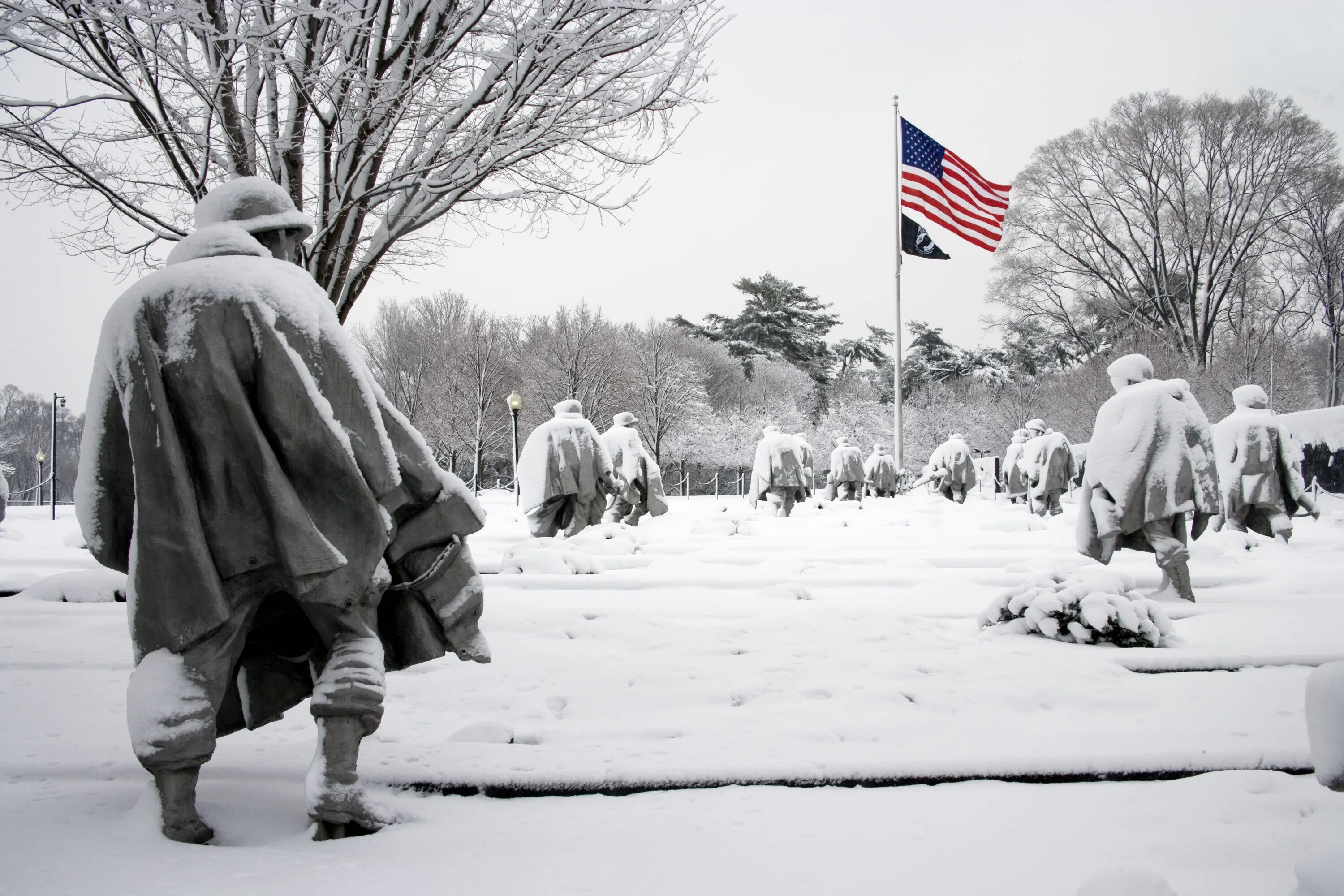 Америка зимнее время. Мемориал корейской войны в Вашингтоне. Зима в Америке.