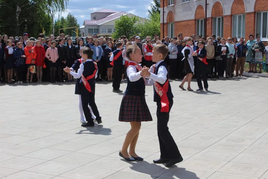 Красночетайская сош. Выпускной 2019 красночетайский район. Красночетайский район школа. Красночетайская средняя школа 1998. Красночетайская школа сош.