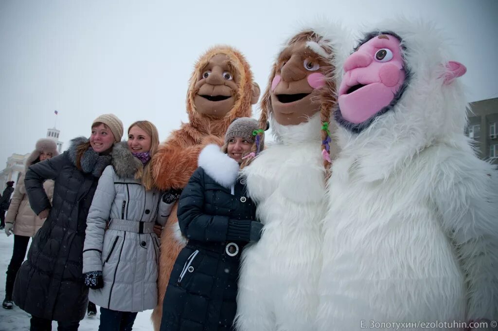 Йети канаш. Гималаи снежный человек. Шкода йети стейдж 3. Етти снежный. Снежный человек ростовая кукла.