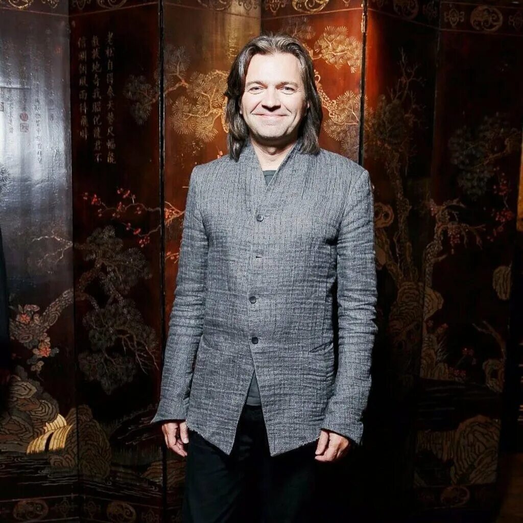 Маликов последний клип. Дмитрий маликов 2006. Дмитрий маликов дирижер. Дмитрий маликов 2001. Маликов снялся в клипе.