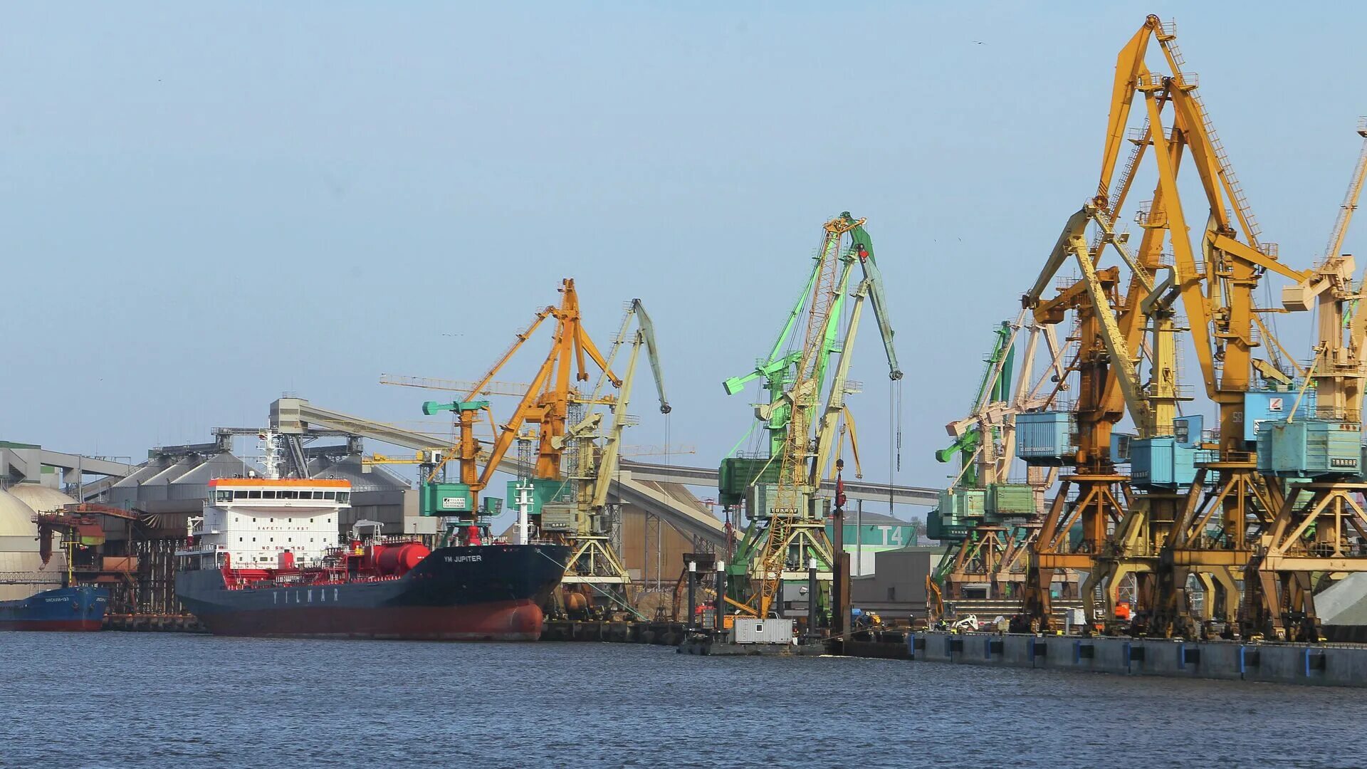 Порт клайпеды новости. Klaipeda порт, литва. Порт клайпеда литва. Речной порт вильнюс. Порт клайпеды новости.