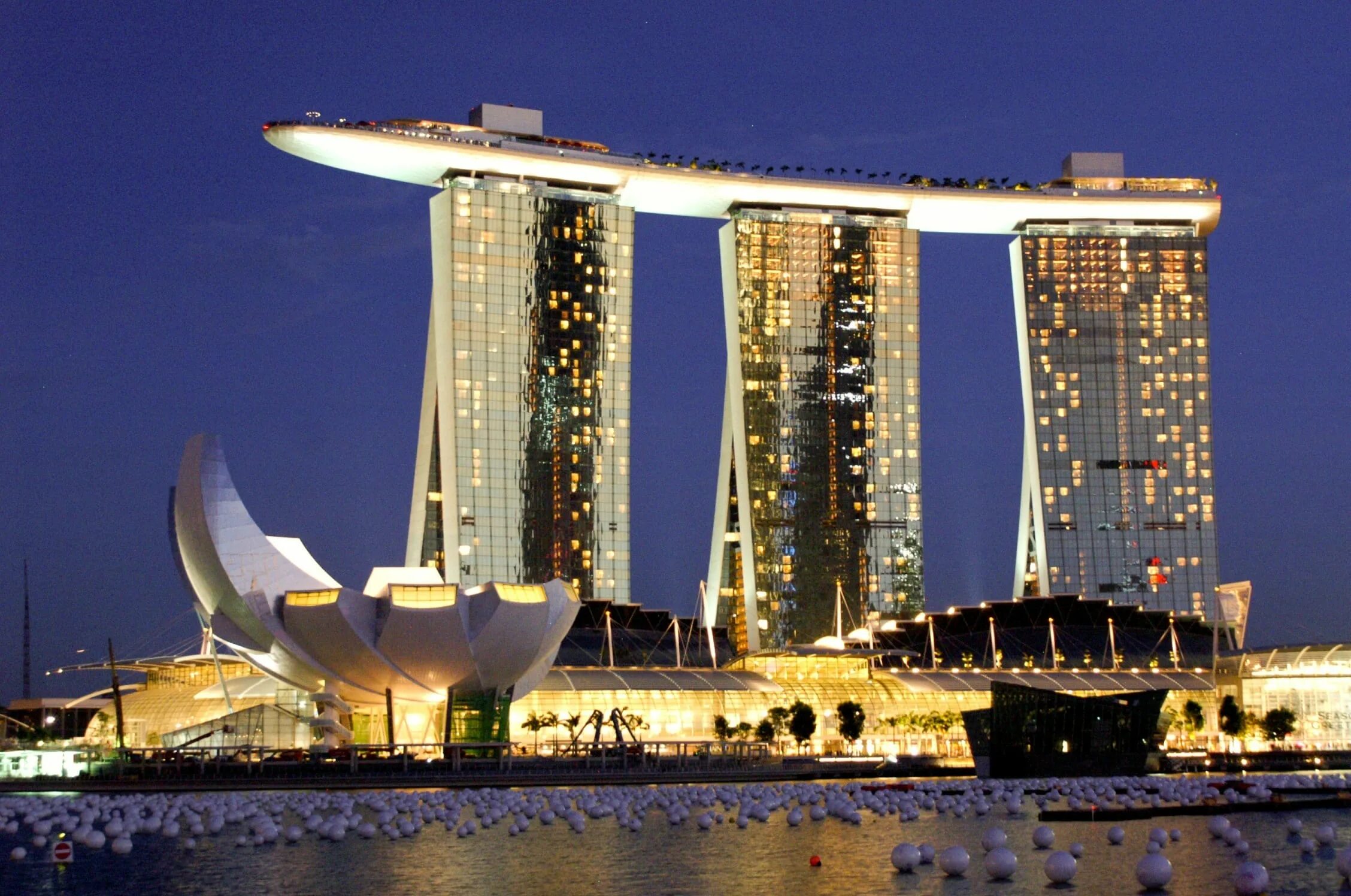 Самый дорогой город для жизни. Отель Marina Bay Sands.