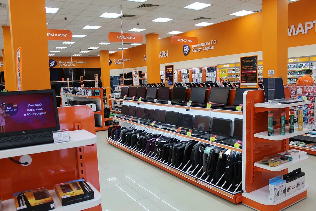 Магазин электроники dns. Огни магазин техники барнаул. Режим работы днс барнаул. Торговый центр лето dns черкесск. Магазин dns в барнауле.