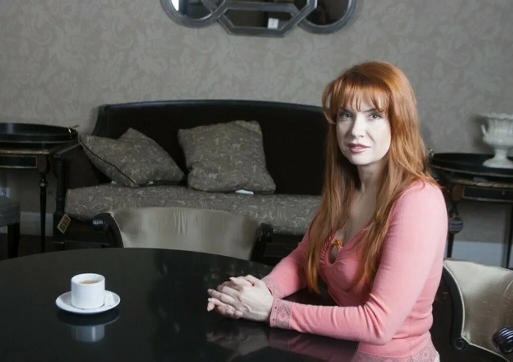Актриса ведущая битвы экстрасенсов. Вера сотникова битва экстрасенсов. ведущая вера сотникова. сотникова вера 2025 битва экстрасенсов. вера сотникова битва экстрасенсов 2025.