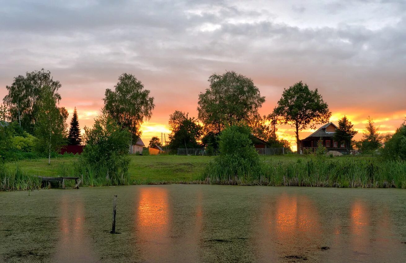 вечер в деревне летом. вечер в деревне. летний закат в деревне. вечерний пейзаж. летний вечер в деревне.